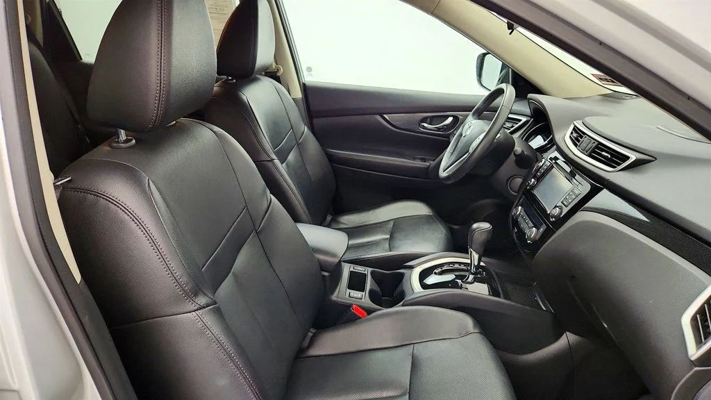 Used 2016 Brilliant Silver Nissan AWD 4dr SL w/ Premium Package & Panoramic Moonroof image 24