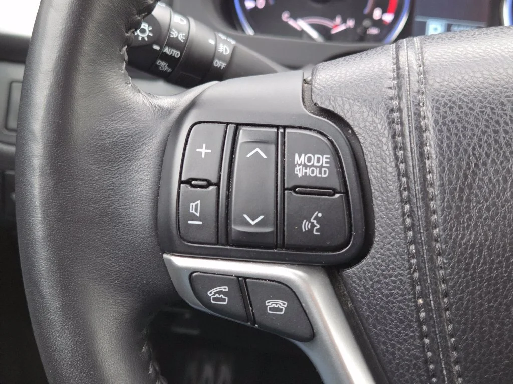 Used 2015 Blizzard Pearl Toyota LE Plus image 15