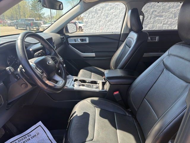 Used 2020 Black Metallic Ford Limited image 12