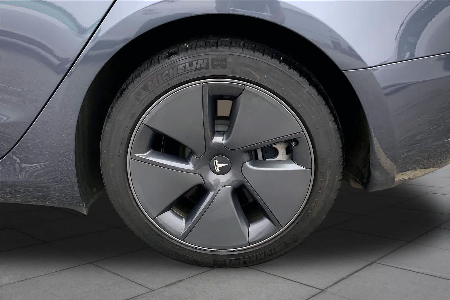 Used 2023  Tesla  image 9