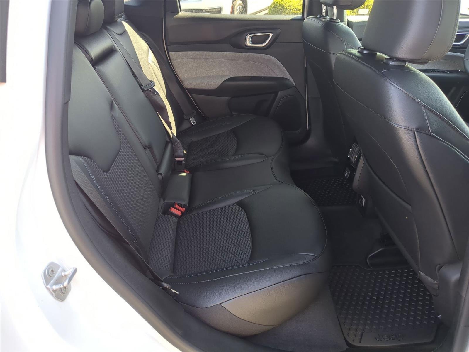 Used 2026 Bright White Clearcoat Jeep Latitude image 30