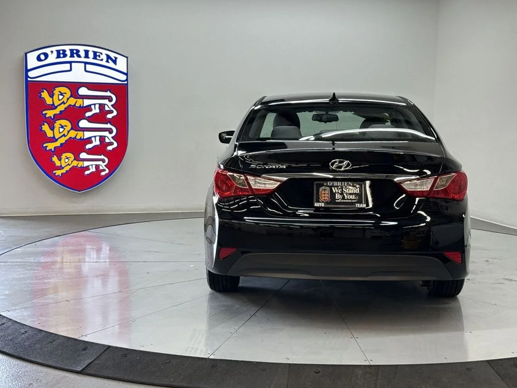 Used 2014 Phantom Black Metallic Hyundai GLS image 11