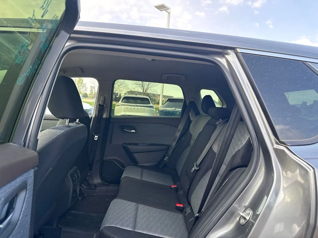 Used 2023 Nissan Rogue SV with VIN JN8BT3BB1PW495787 for sale in Rochester, Minnesota