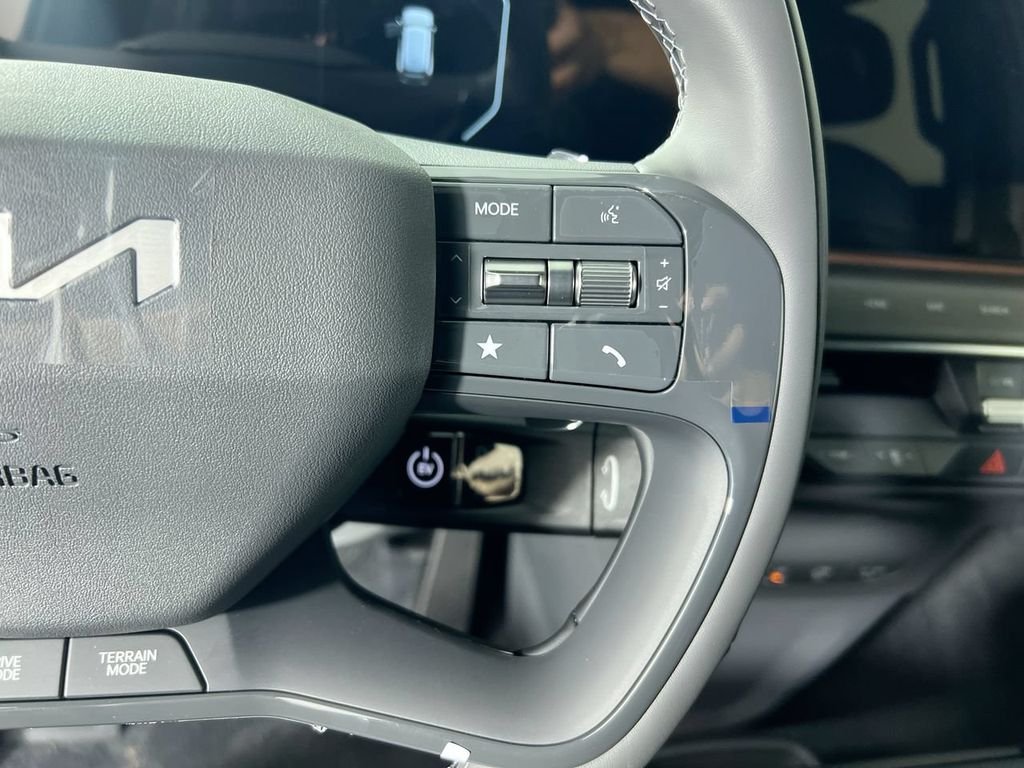 New 2026 Wolf Gray Kia Land AWD image 18