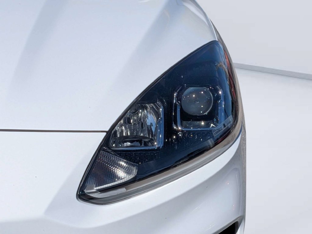 Used 2021 White Ford SE image 12