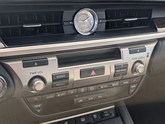 2017 Lexus ES 350 - Photo 18