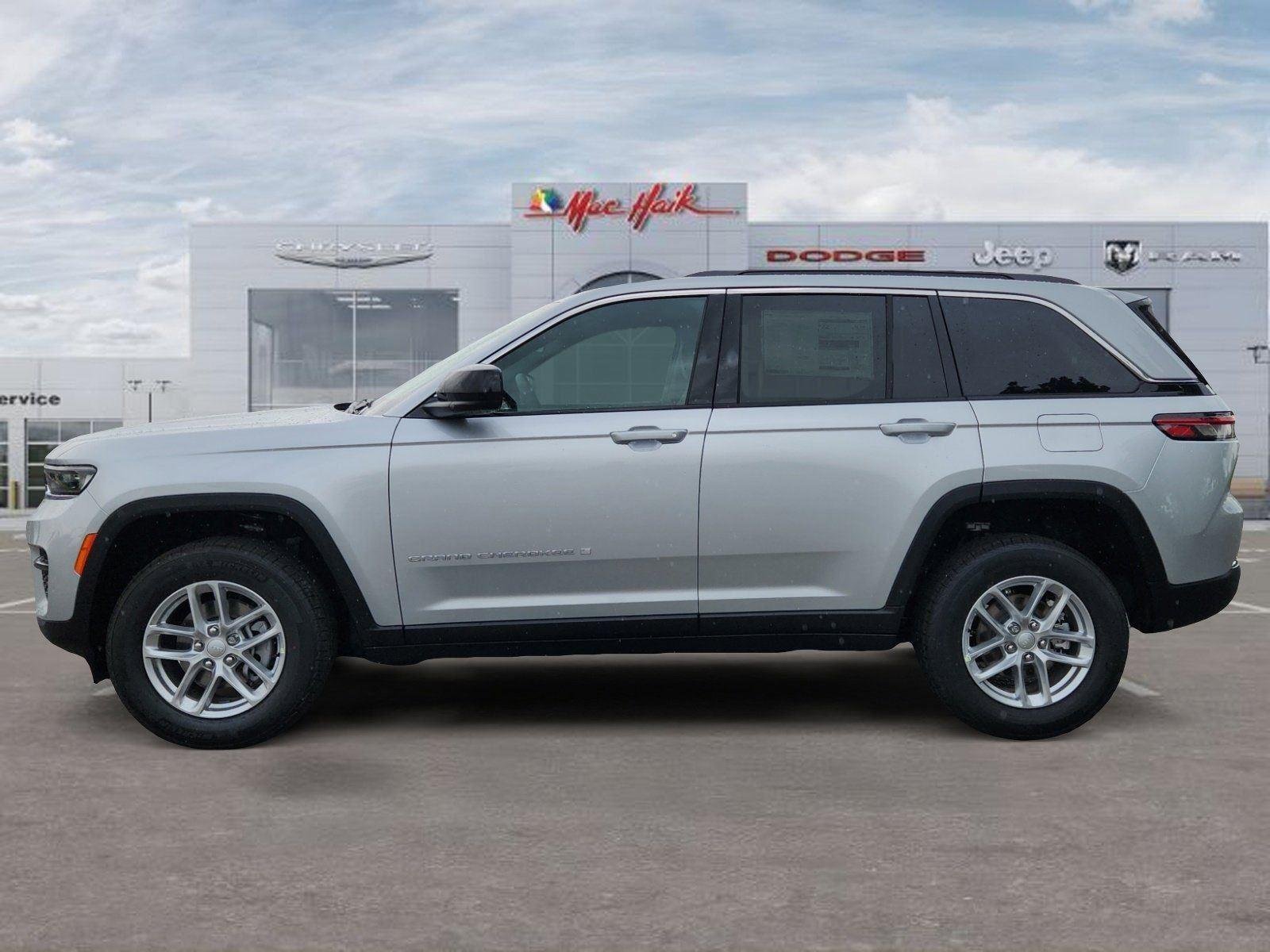 New 2026 Silver Zynith Exterior Paint Jeep Laredo image 2