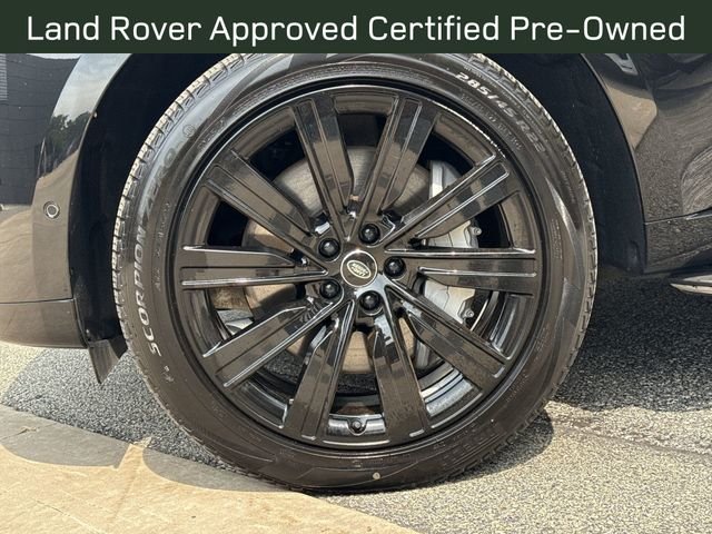 Certified Used 2025 Santorini Black Land Rover SE image 10