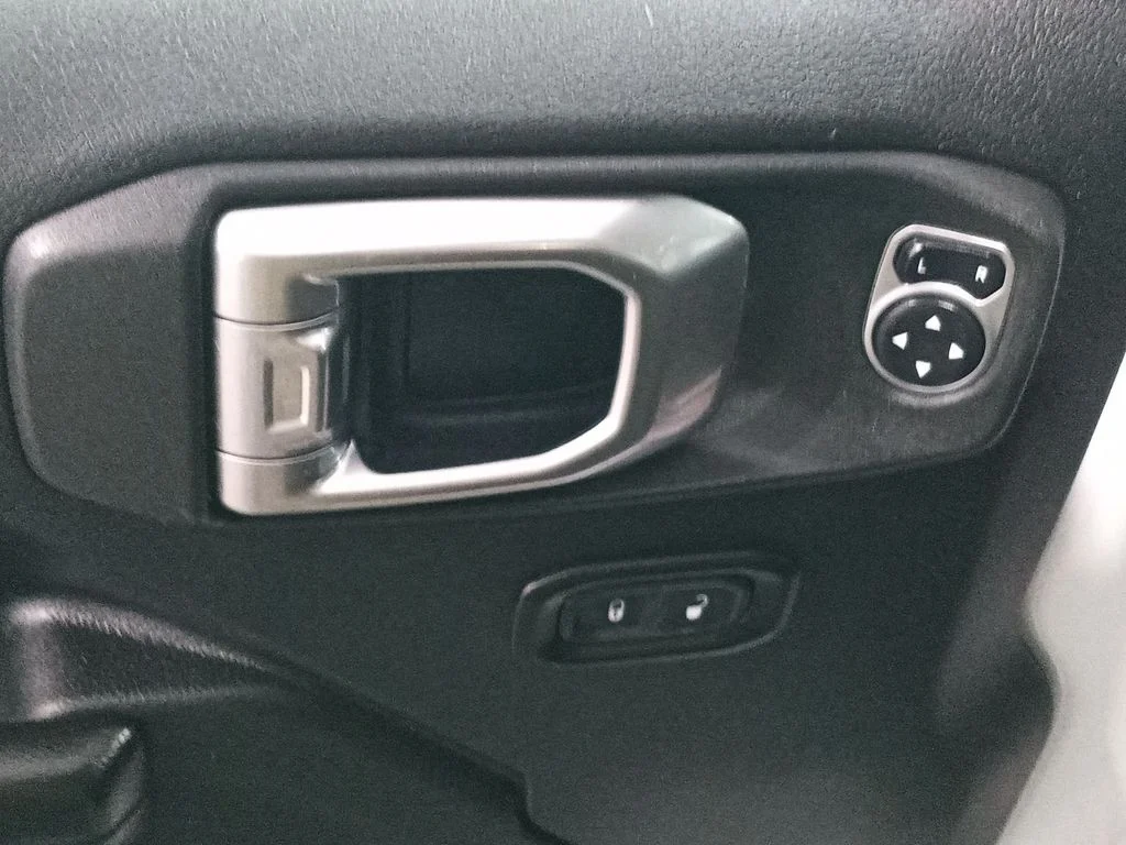 Used 2020 White Jeep Unlimited Sport S image 17