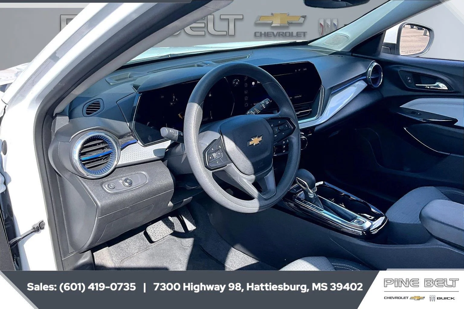 Used 2025 Summit White Chevrolet LT image 12