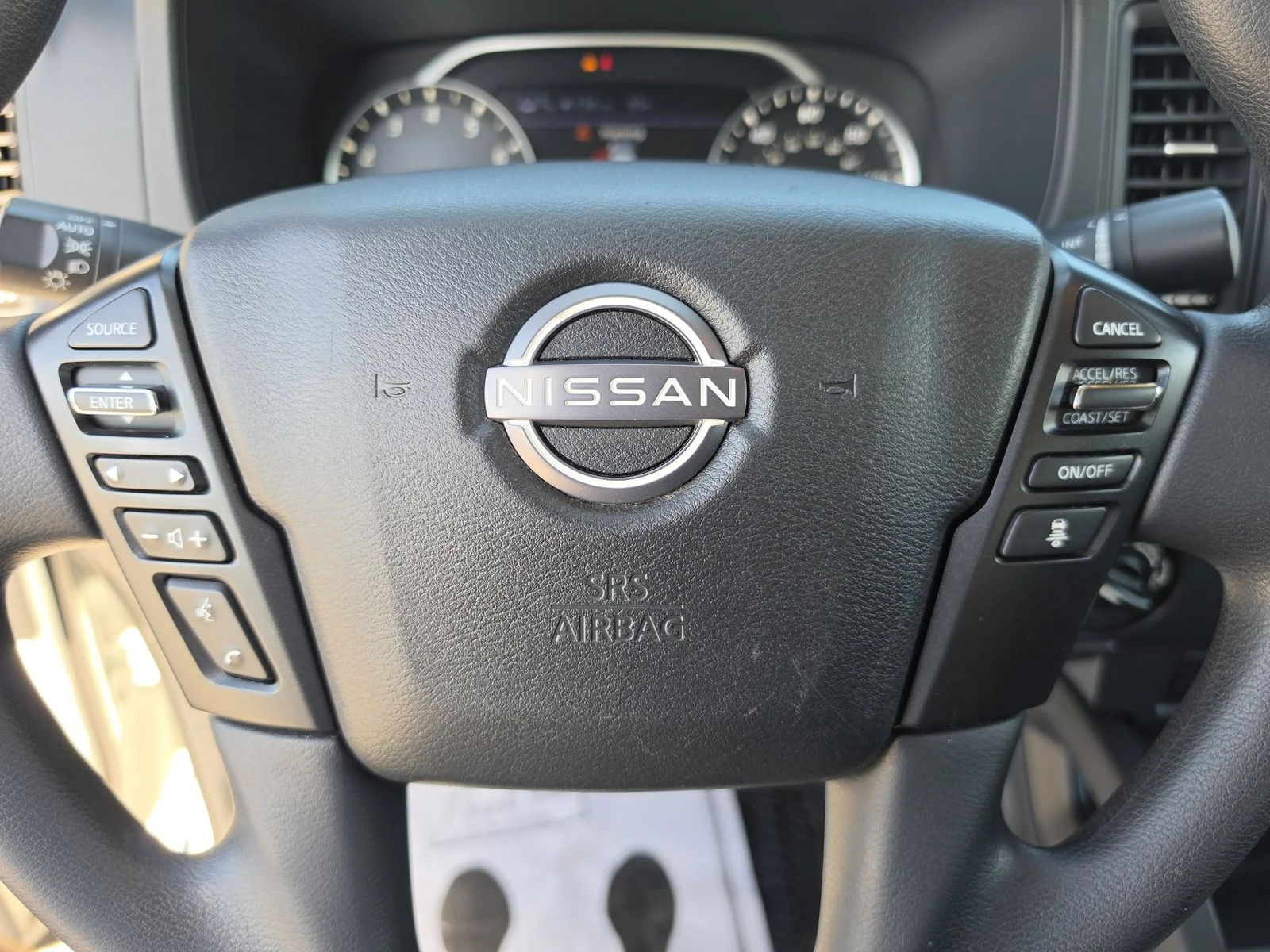 Used 2022 White Nissan S image 33