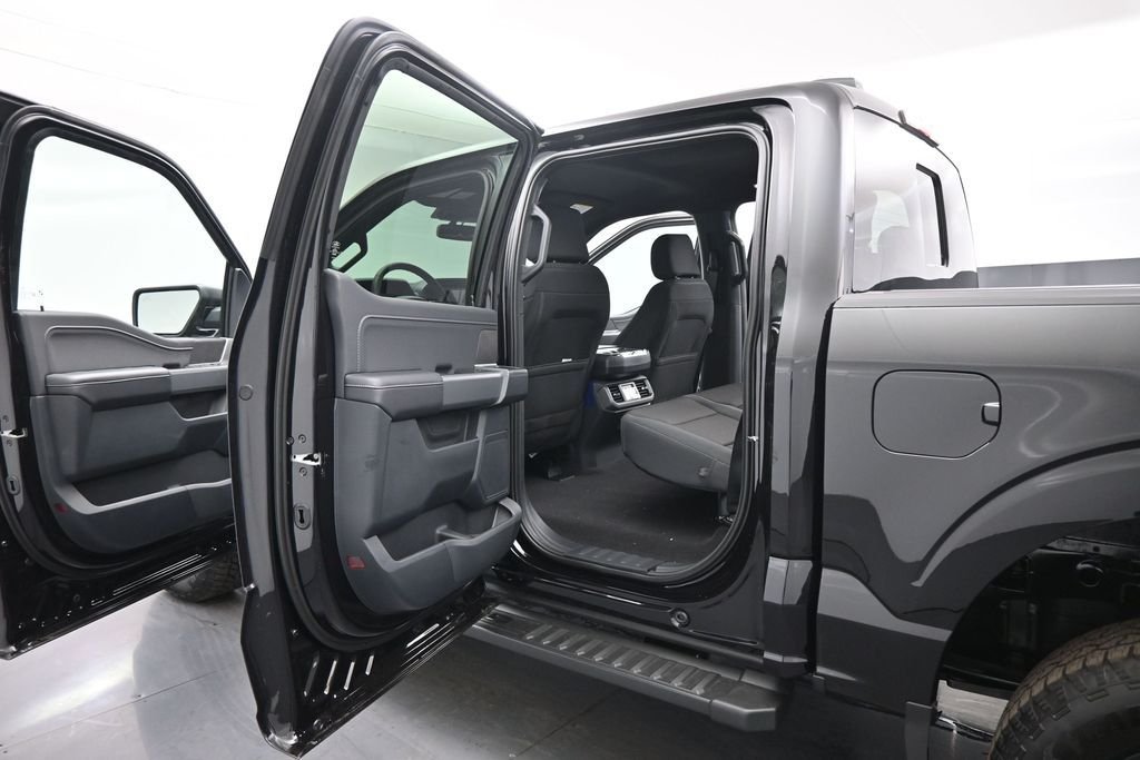 New 2026 Agate Black Metallic Ford XLT image 17