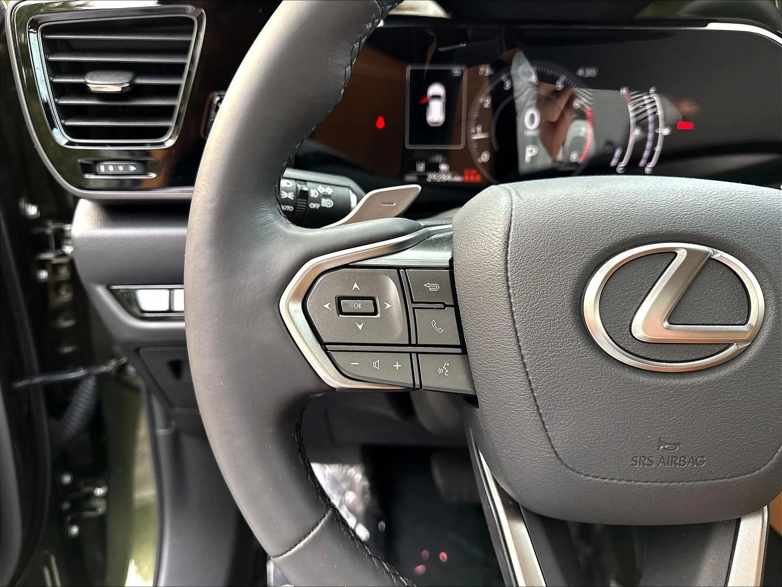 Used 2022 NORI GREEN PEARL Lexus  image 13