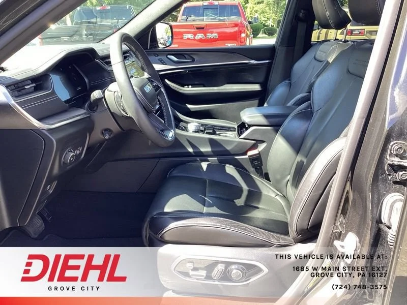 Used 2023  Jeep Overland image 21