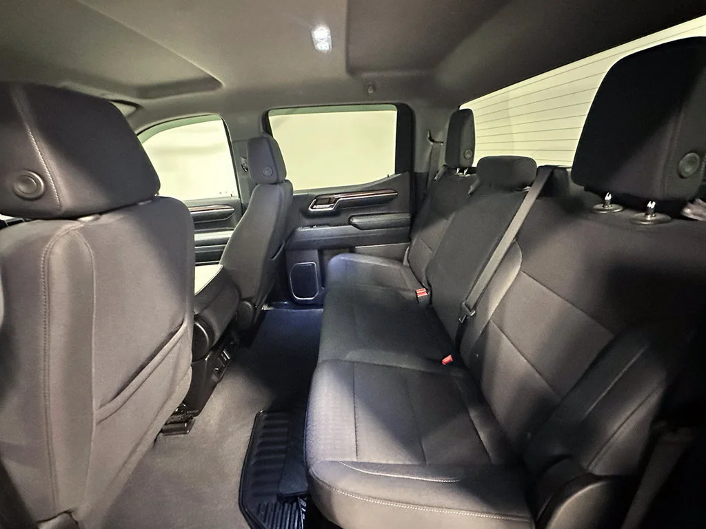 Used 2023 STERLING GRAY METALLIC Chevrolet LT image 18