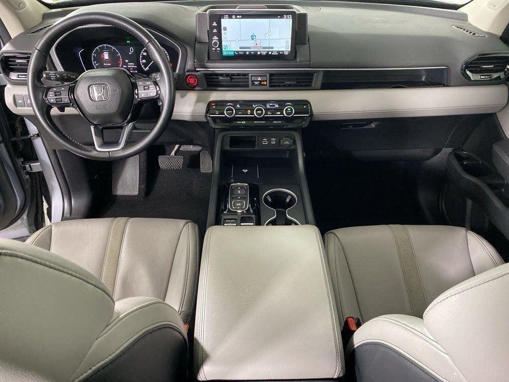 Used 2023 Lunar Silver Metallic Honda Touring image 31