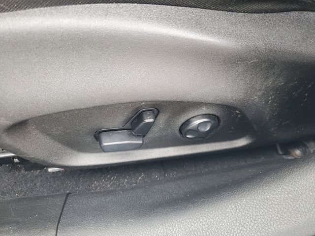 Used 2017 White Jeep Latitude image 7