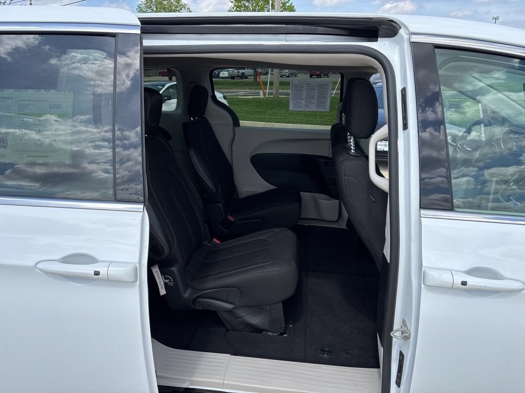 2024 Chrysler Voyager LX - Photo 31