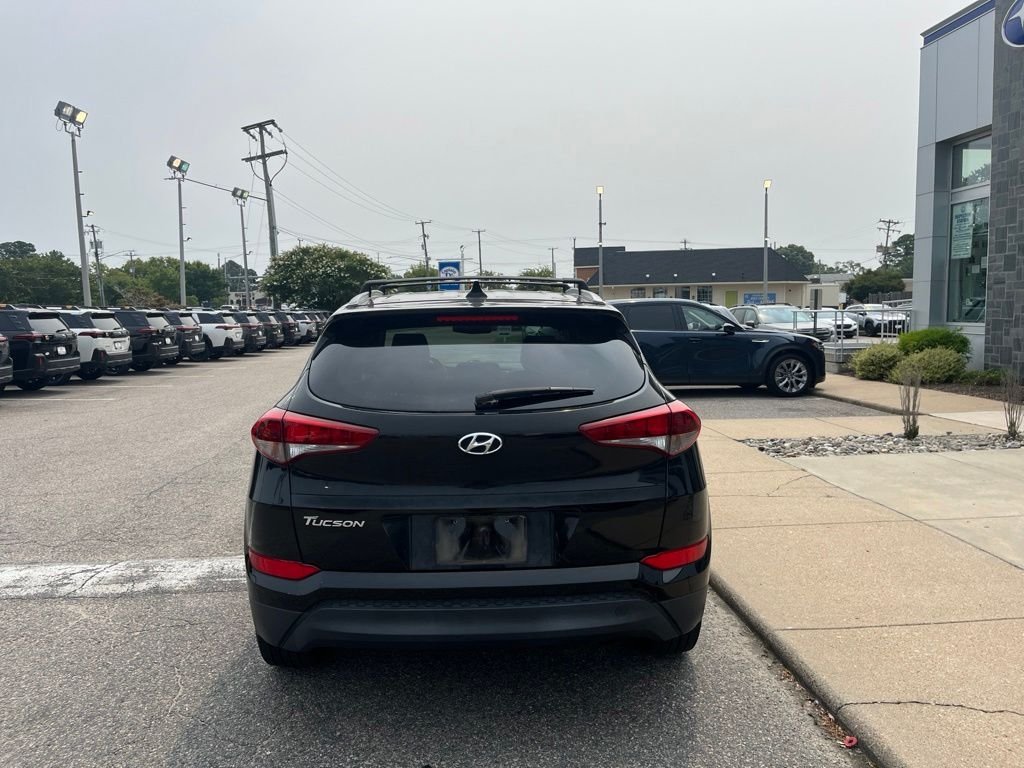 Used 2017 Black Hyundai SE Plus image 5