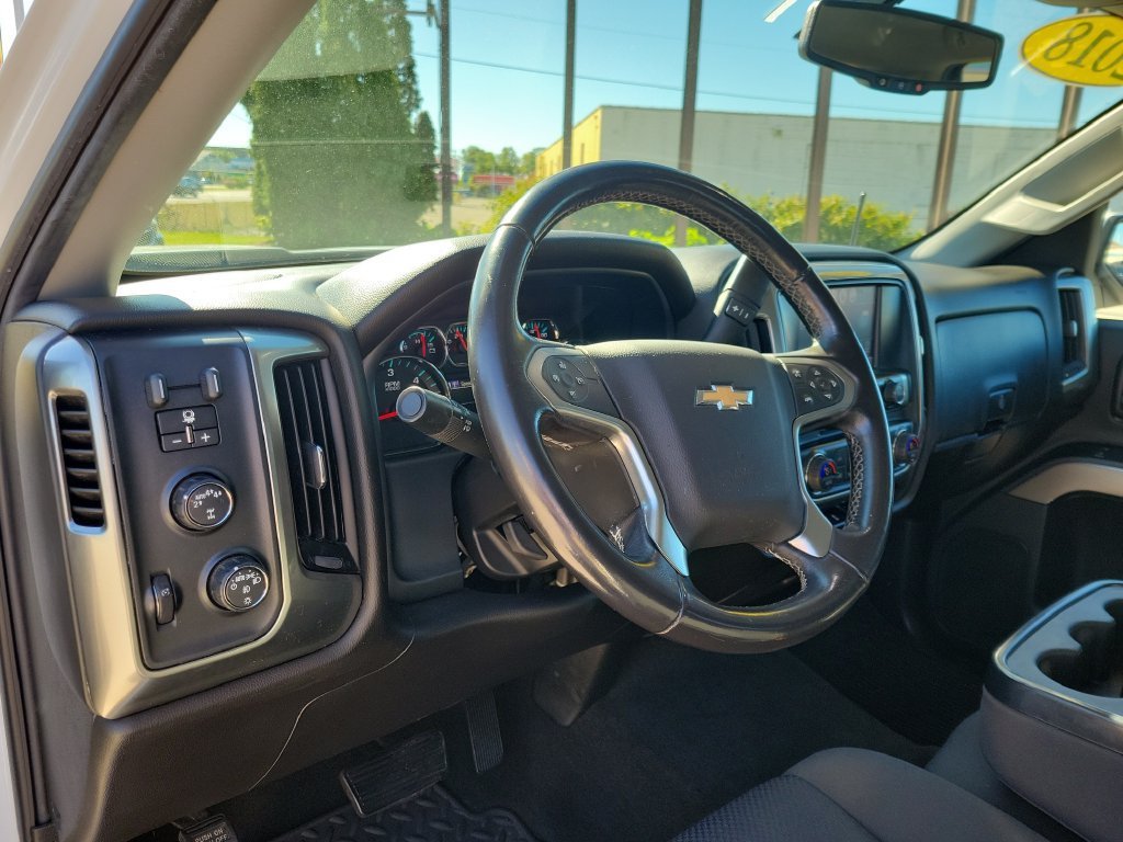 Used 2018 SUMMIT WHITE Chevrolet LT image 20