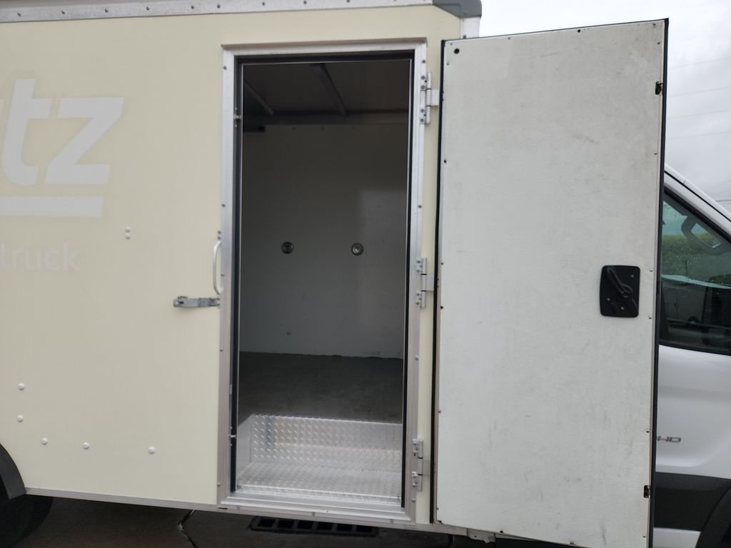 Used 2022 White Ford Box Truck image 16