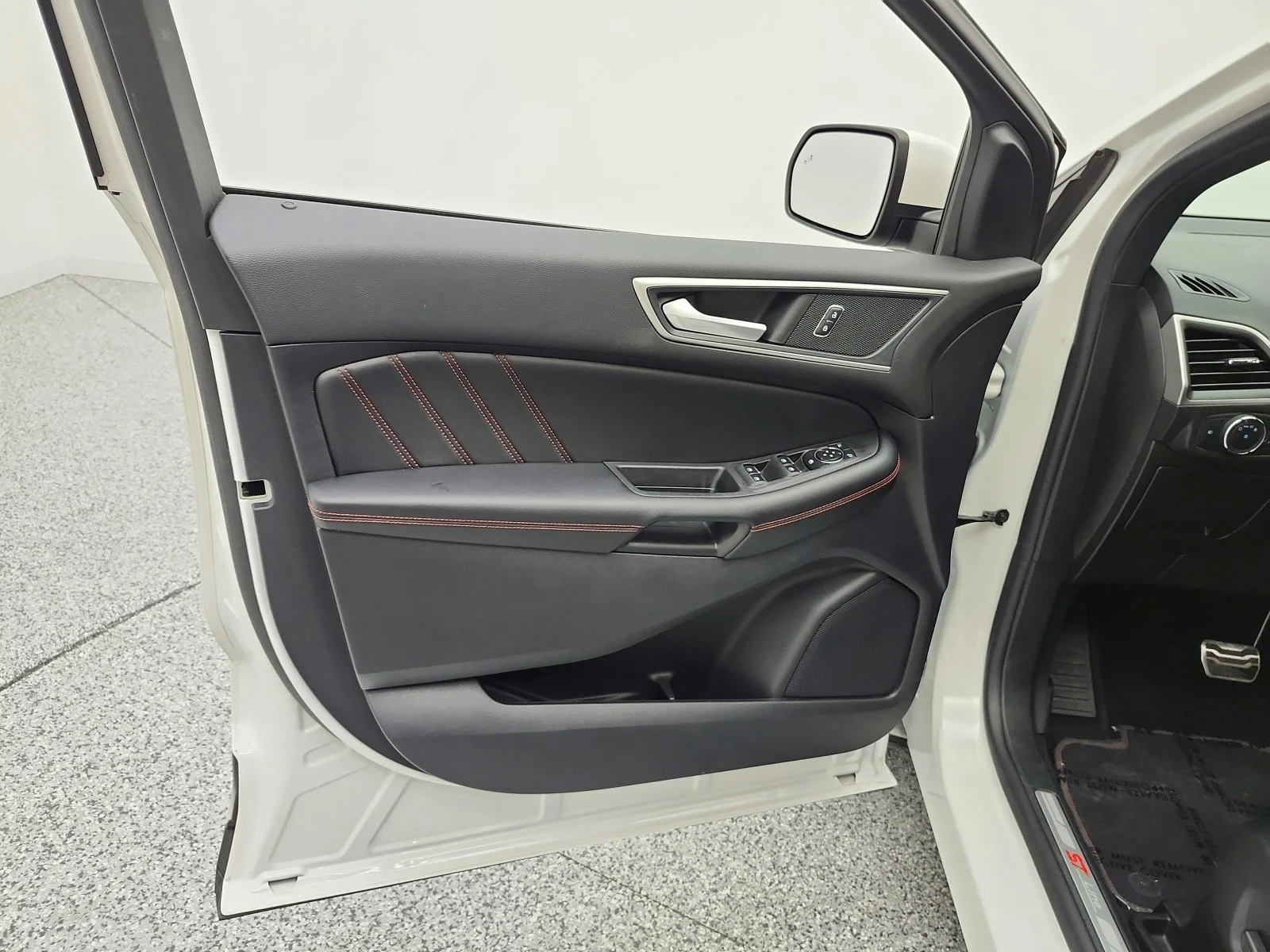 Used 2022 Star White Metallic Tri-Coat Ford ST-Line AWD image 15