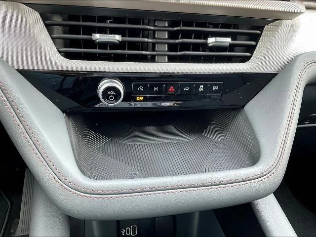 New 2026 Star White Metallic Tri-Coat Ford Active image 59