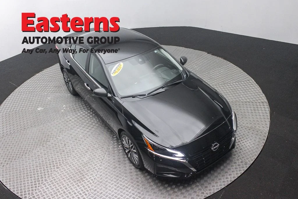 Used 2025 Black Nissan 2.5 SV image 3