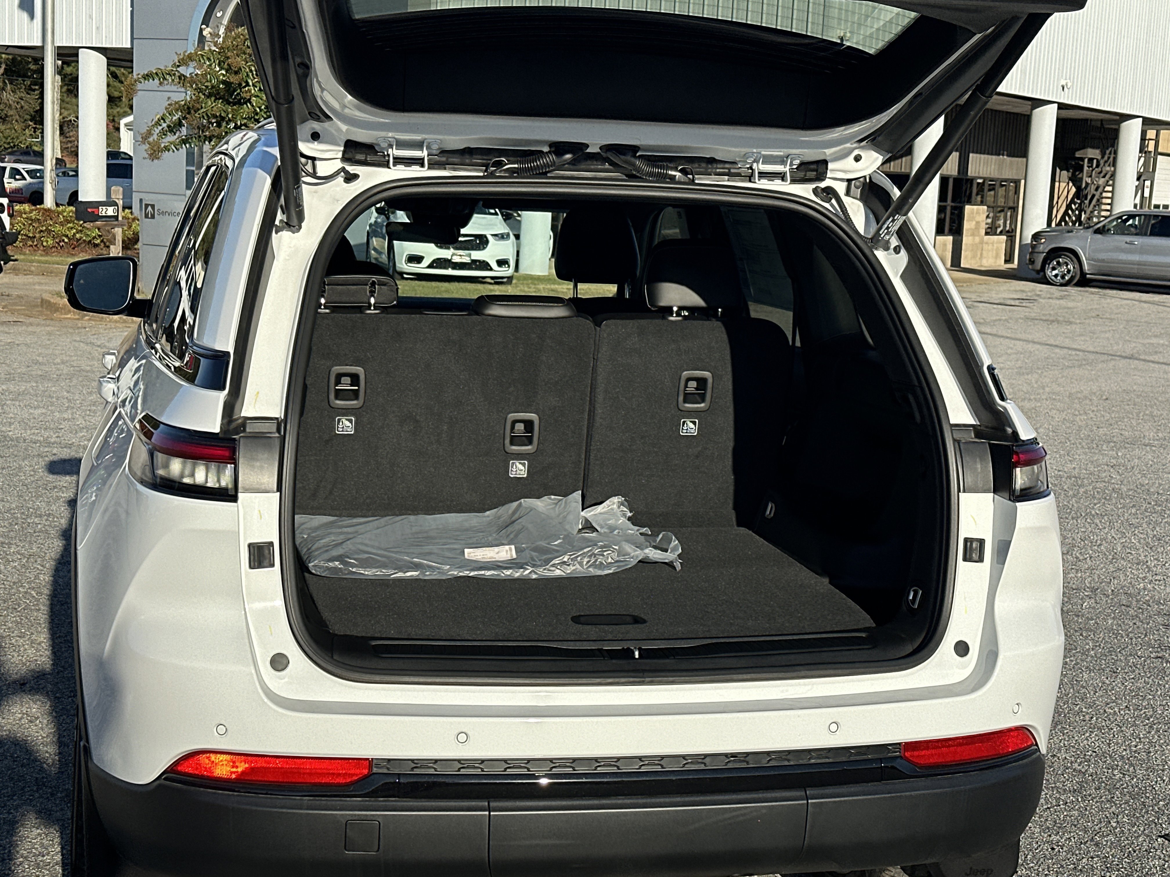 2025 Jeep Grand Cherokee Altitude - Photo 19