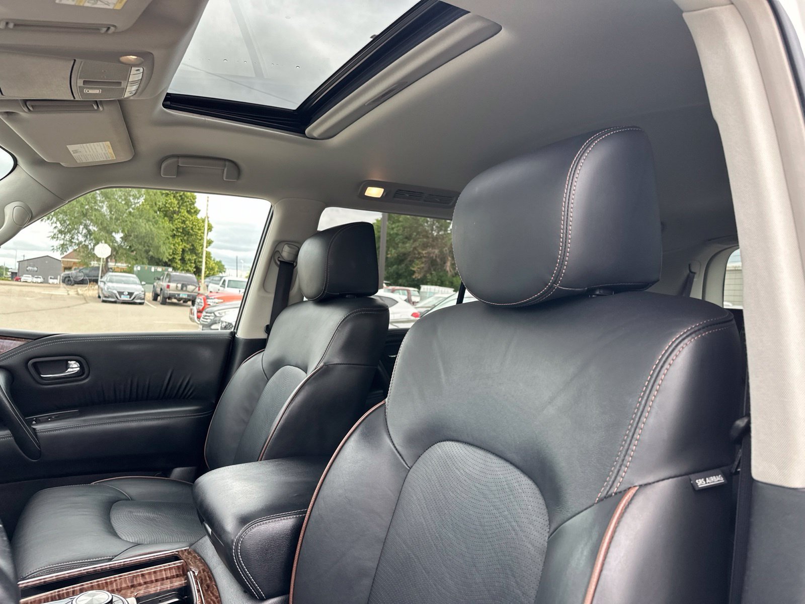Used 2020 White Nissan Platinum image 13