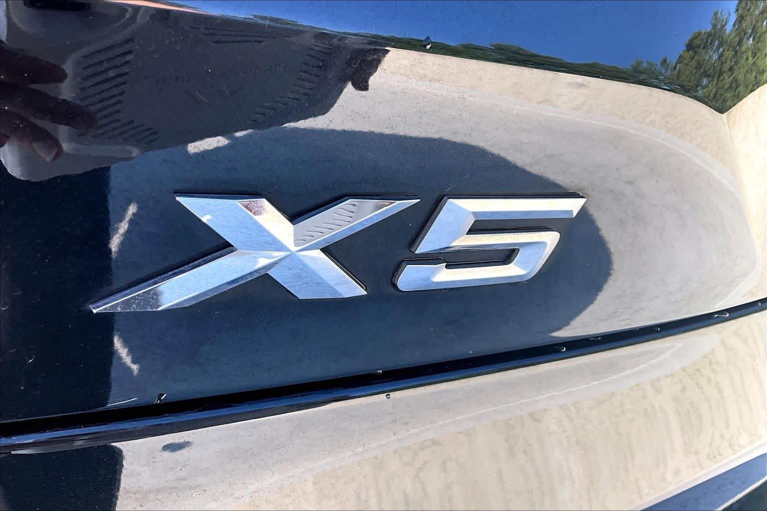 Used 2024 Black Sapphire Metallic BMW xDrive40i image 31