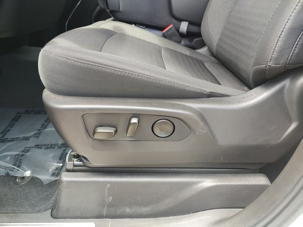 Used 2025 White Chevrolet LT image 16