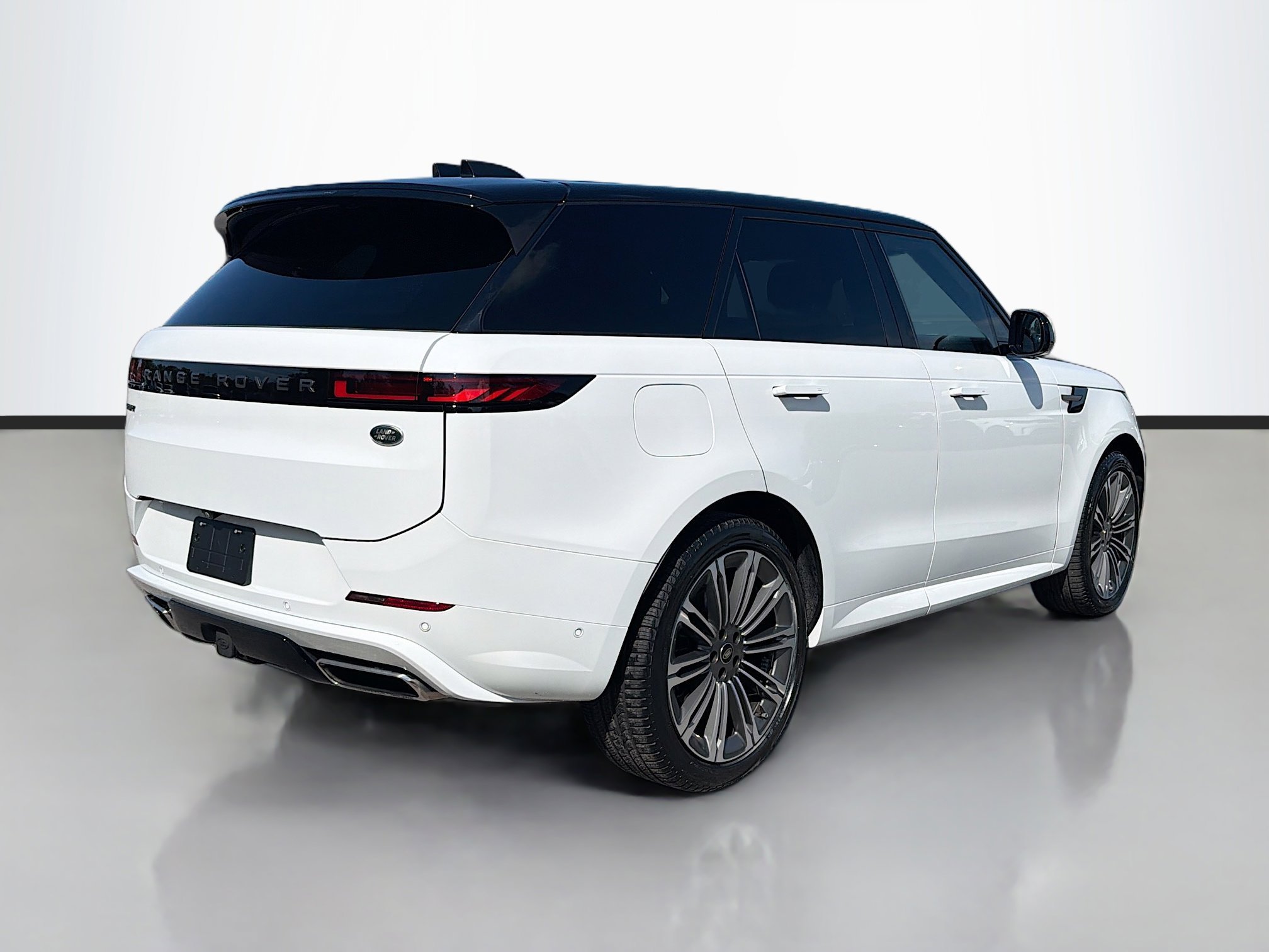 Used 2023 Fuji White Land Rover SE Dynamic image 5