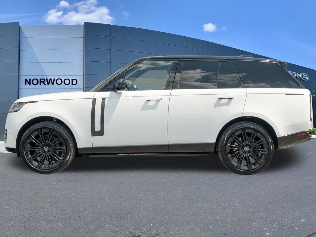 Used 2024 White Land Rover SE image 7
