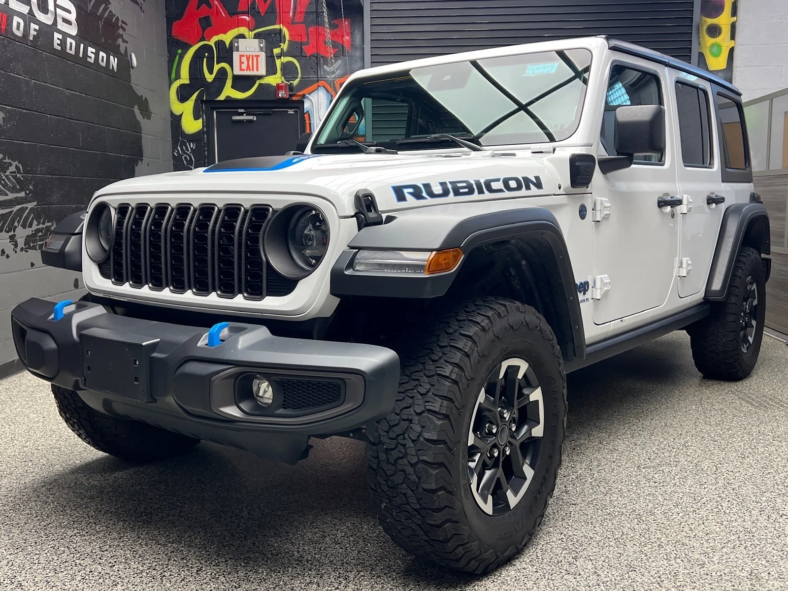 Used 2024 Bright White Clear Coat (pw7) Jeep Rubicon 4xe image 3