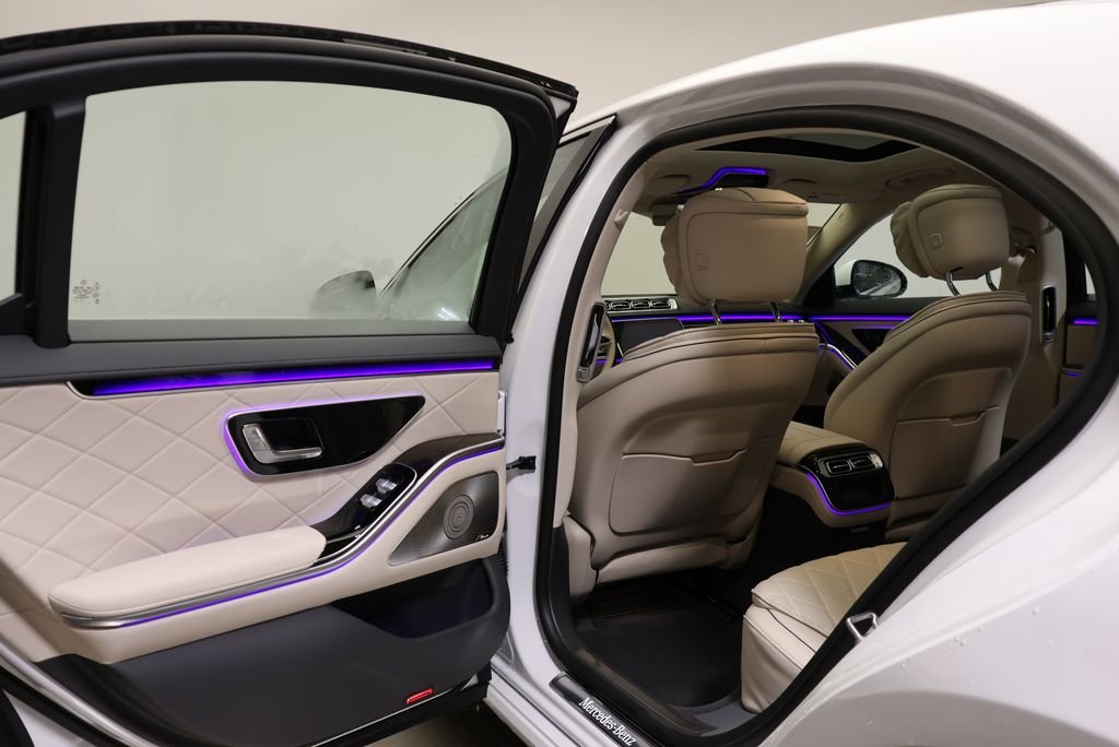 New 2026 MANUFAKTUR Moonlight White Metallic Mercedes-Benz S 580 image 41