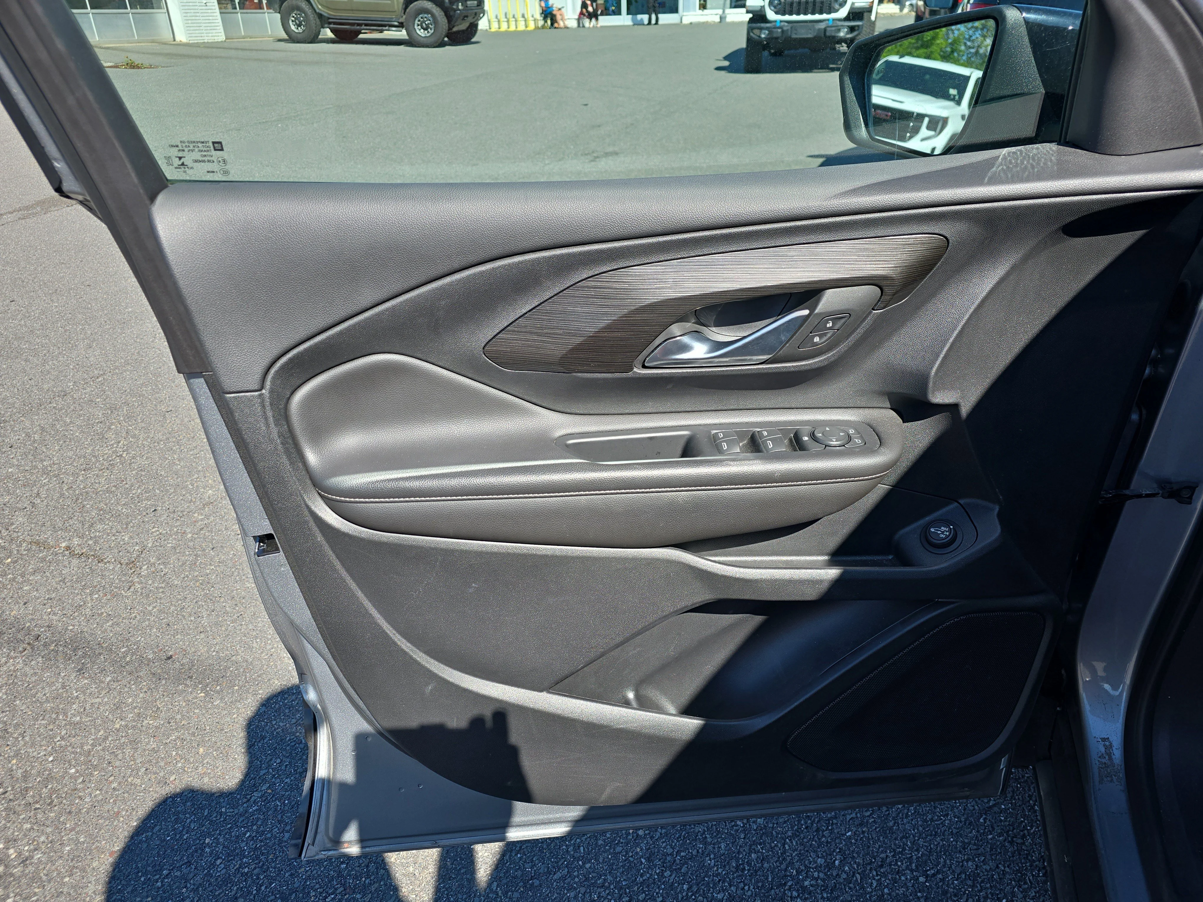 Used 2023 Sterling Metallic GMC SLE image 17