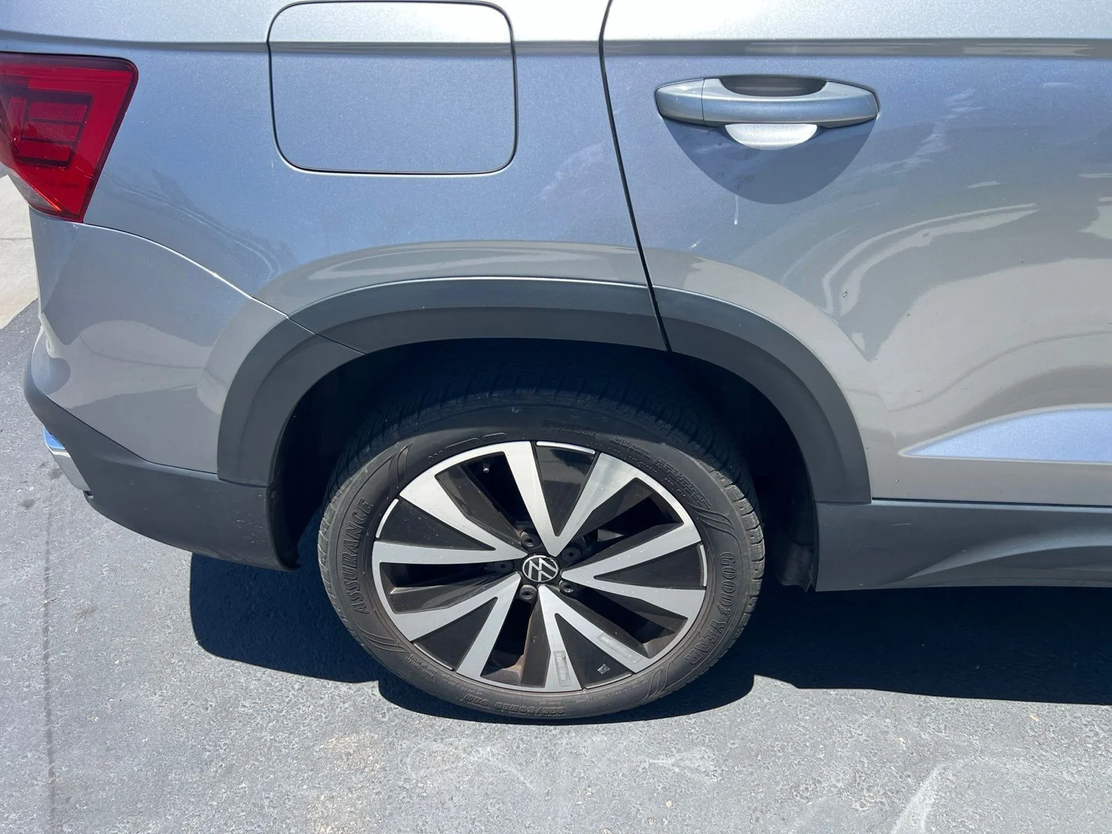 Used 2023 Pyrite Silver Metallic Volkswagen 1.5T SE image 5