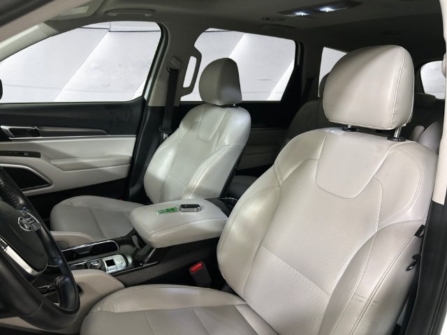 Used 2020 White Kia S image 8