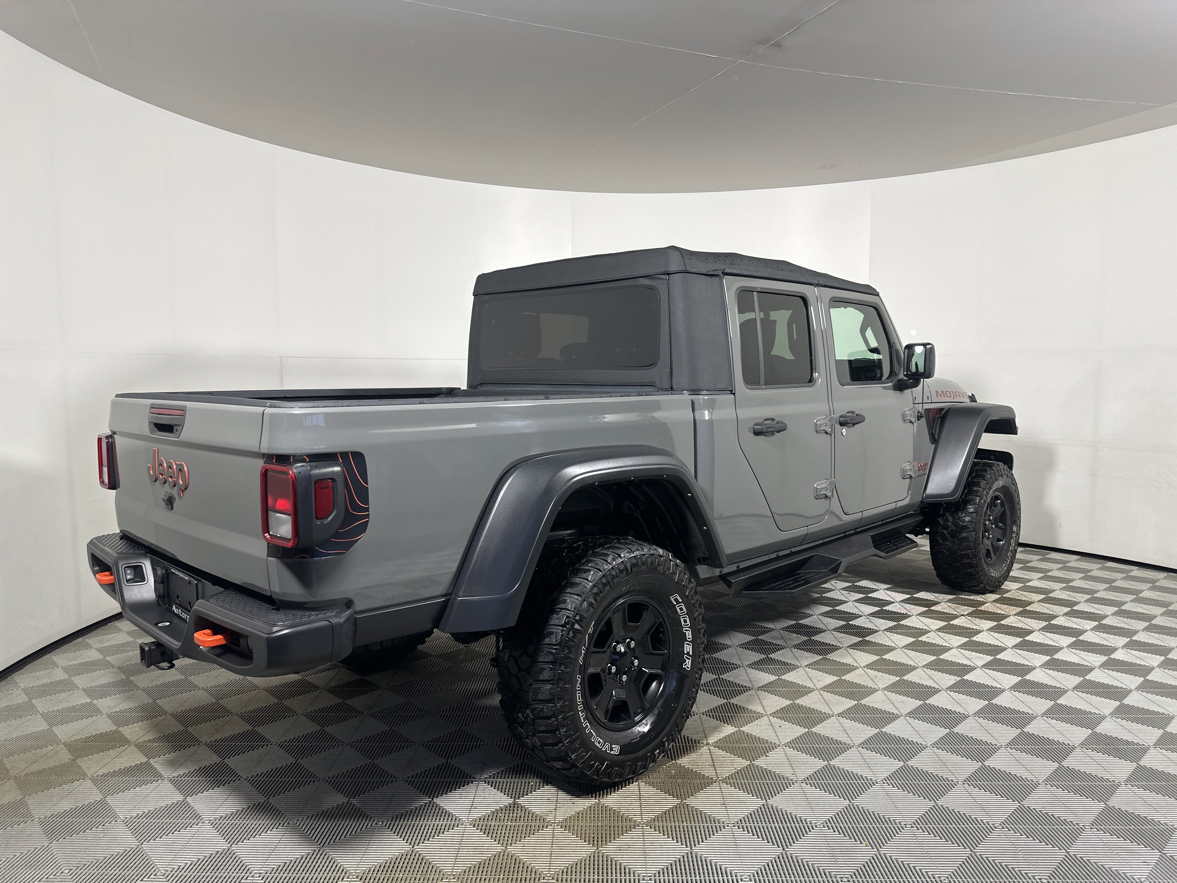 Used 2022 Sting-Gray Clearcoat Jeep Mojave image 7