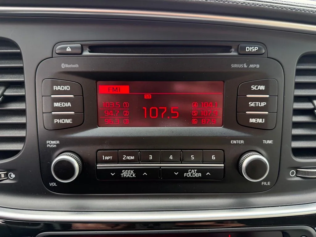 Used 2015 Gray Kia EX image 19