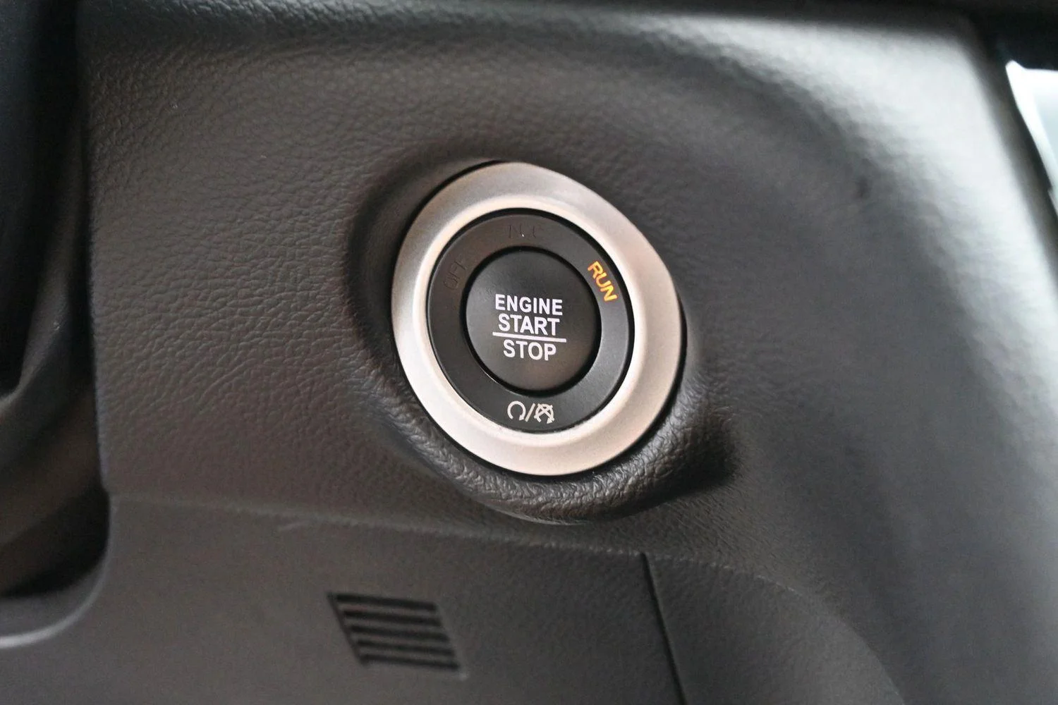 Used 2025 Gray Chrysler Select image 55