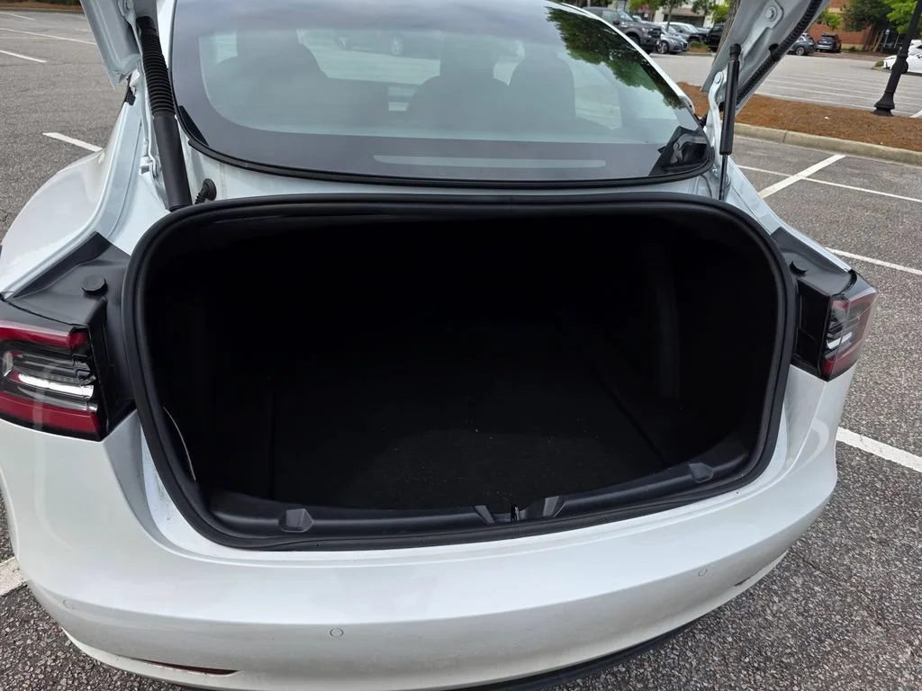 Used 2022  Tesla RWD image 29