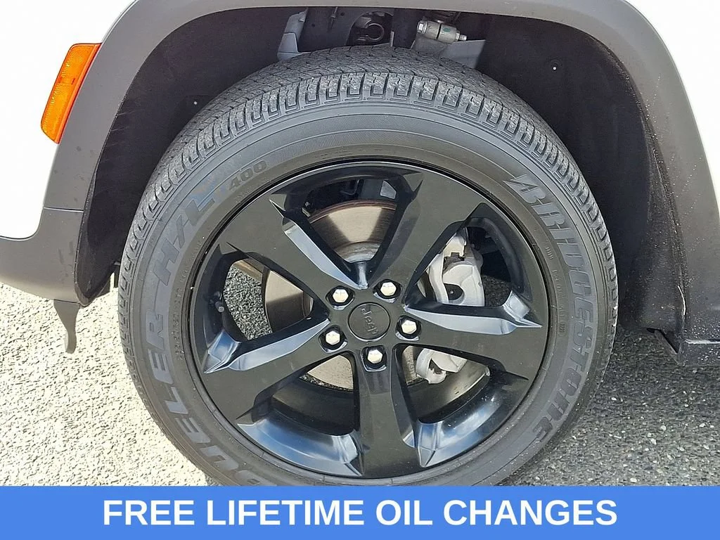 Used 2023 Bright White Clearcoat Jeep Altitude X image 29