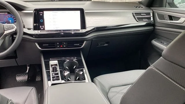 2026 Volkswagen Atlas Cross Sport SE w/Tech - Photo 10