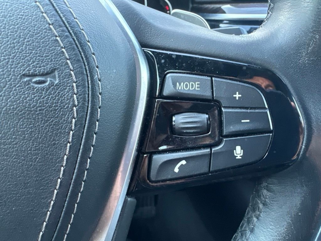 Used 2019 Silver BMW 530i xDrive image 41