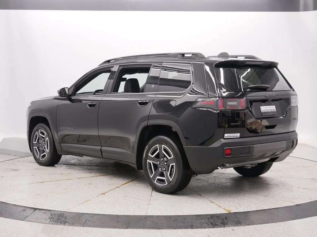 New 2026 Diamond Black Crystal Pearlcoat Jeep Limited image 3