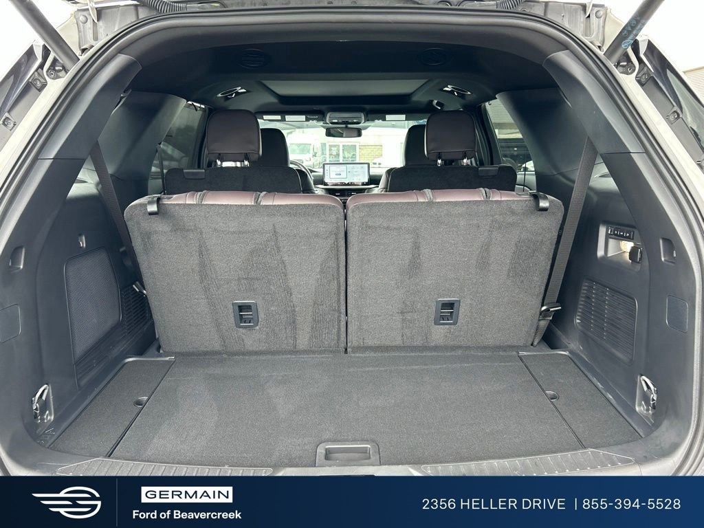 Used 2025 White Metallic Ford Platinum image 25