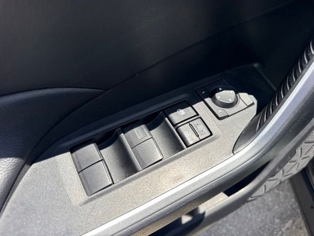 2025 Toyota RAV4 LE - Photo 28