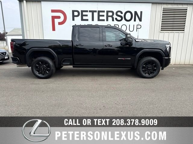 Used 2025  GMC AT4 Premium Plus image 3